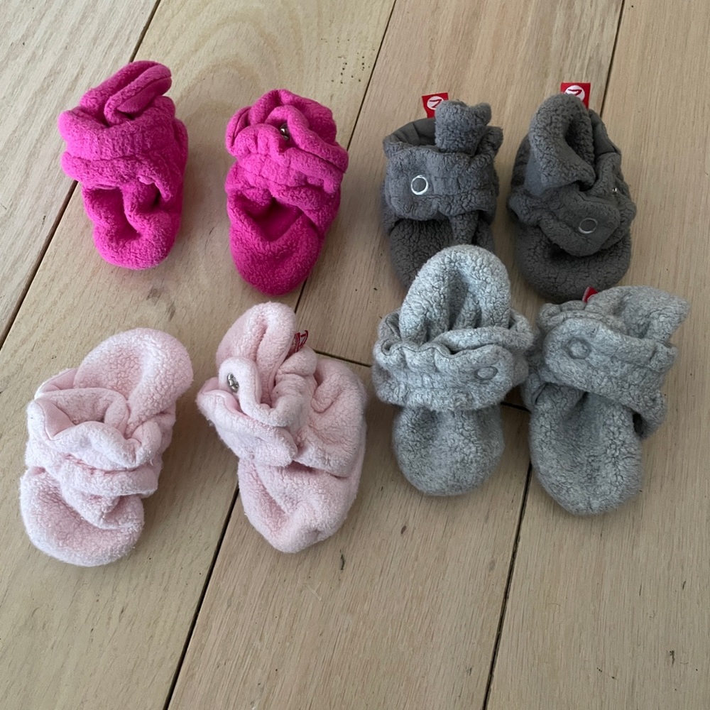4 Zutano baby booties 0-3 months (all four pairs)
